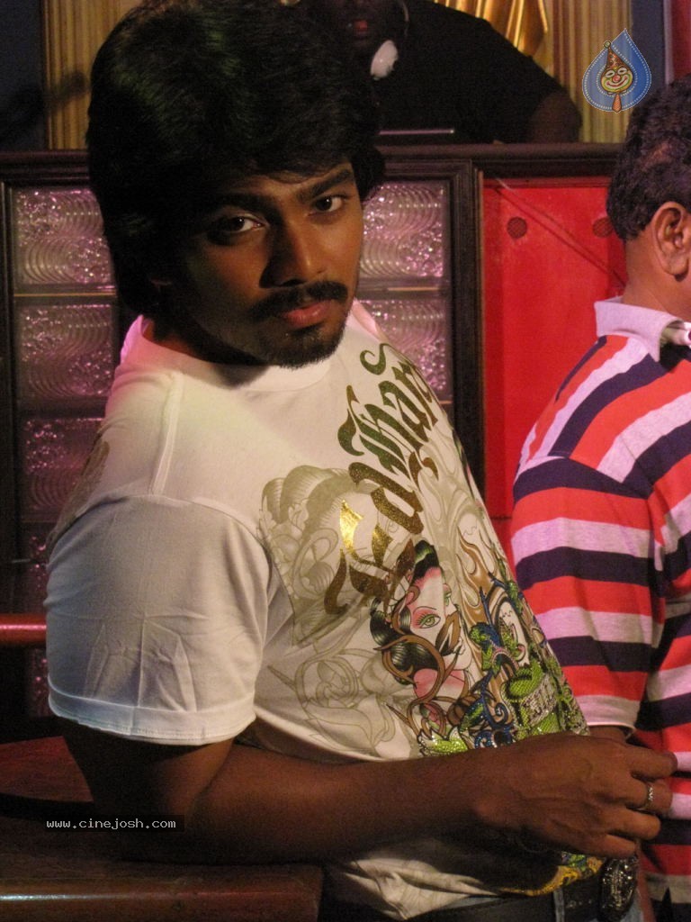 Chikki Mukki Tamil Movie Hot Stills - 33 / 48 photos