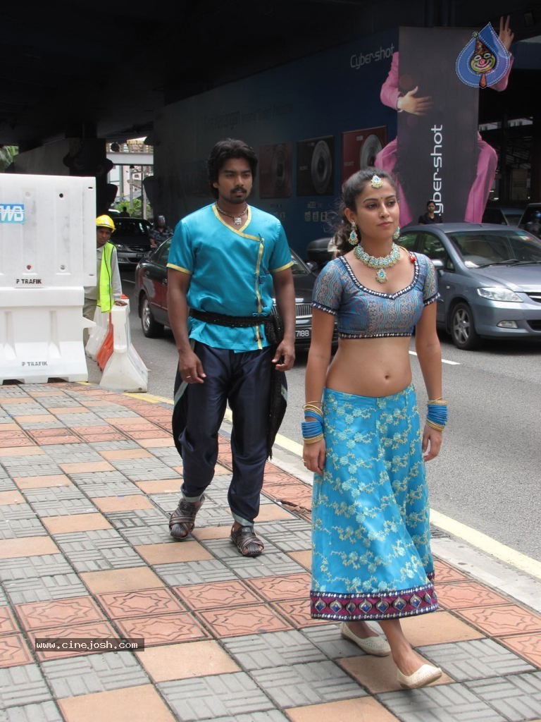 Chikki Mukki Tamil Movie Hot Stills - 34 / 48 photos