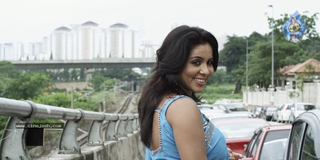 Chikki Mukki Tamil Movie Hot Stills - 26 / 52 photos