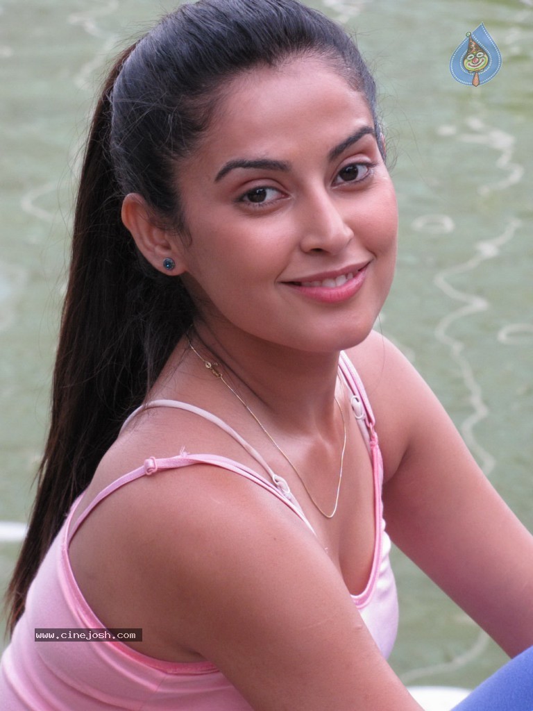 Chikki Mukki Tamil Movie Hot Stills - 29 / 52 photos