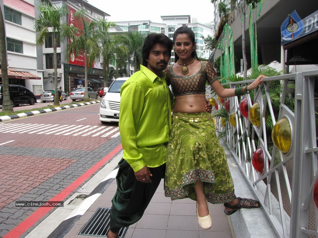 Chikki Mukki Tamil Movie Hot Stills - 30 / 52 photos