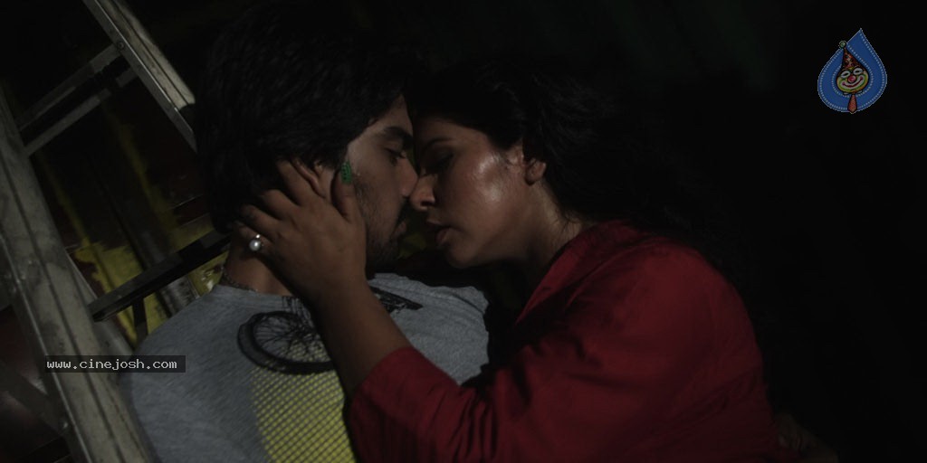 Chikki Mukki Tamil Movie Hot Stills - 50 / 52 photos