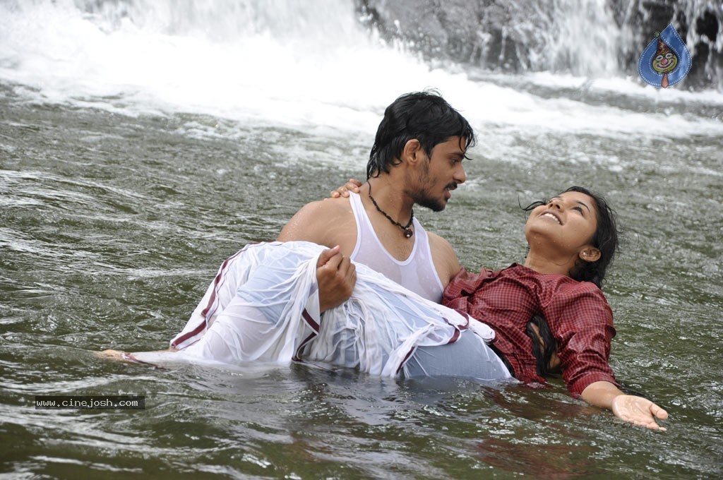 China Chiru Sinna Paraviagal Tamil Movie Stills - 22 / 47 photos