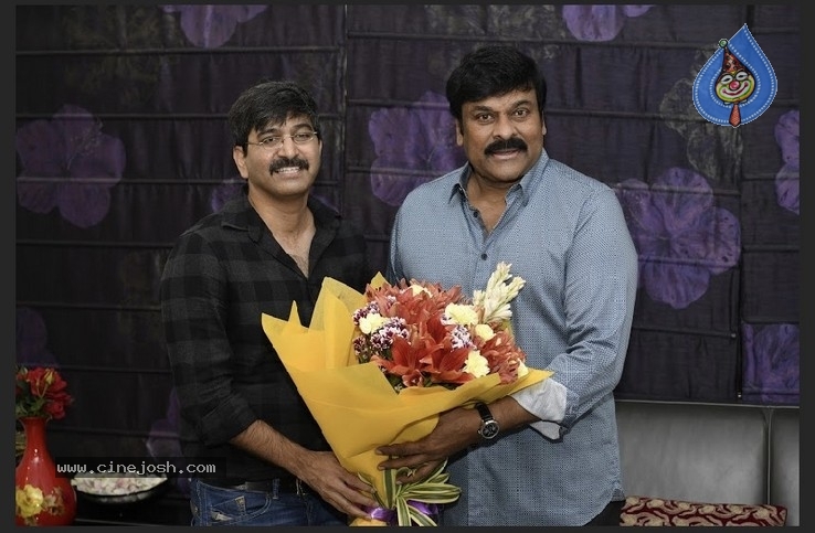 Chiranjeevi With Arjun Suravaram Team  - 5 / 9 photos