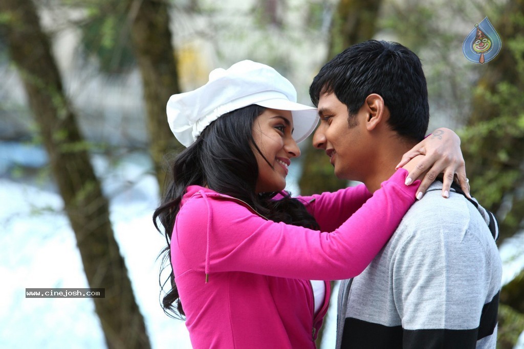 Chirunavvula Chirujallu Movie Stills n Walls - 18 / 42 photos