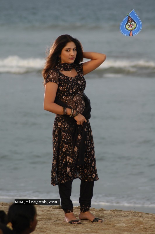Chirutha Puli Movie New Stills - Photo 1 Of 7