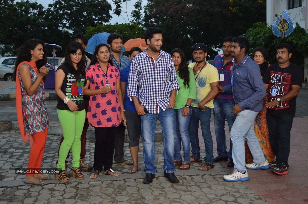Choosinodiki Choosinantha New Pics - 33 / 45 photos
