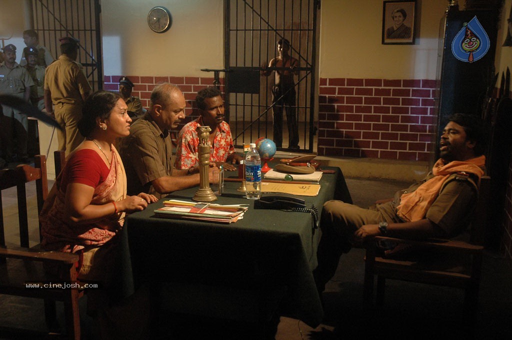 Chudah Chudah Tamil Movie Hot Stills - 6 / 132 photos