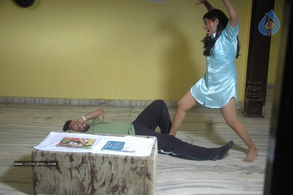 Chudah Chudah Tamil Movie Hot Stills - 35 / 132 photos