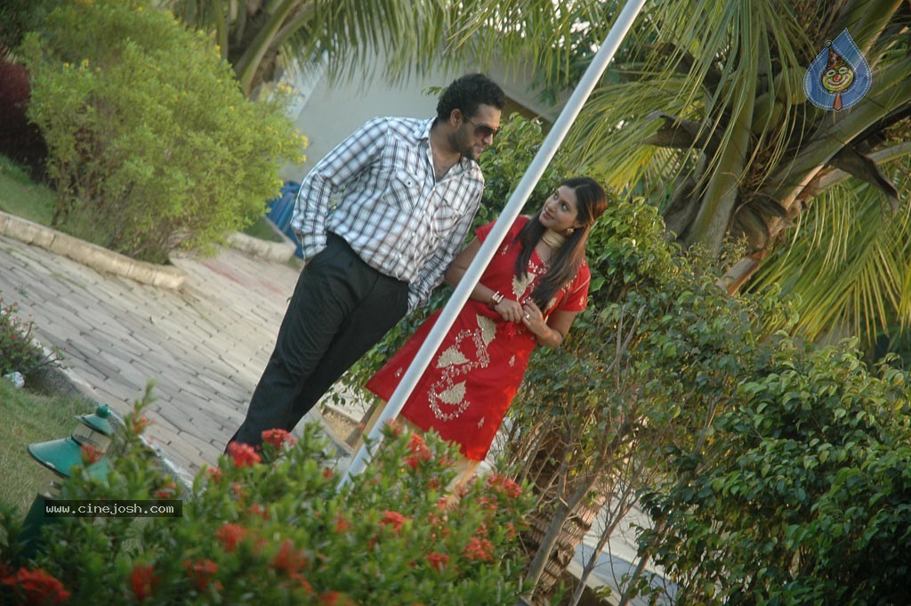 Chudah Chudah Tamil Movie Hot Stills - 38 / 132 photos