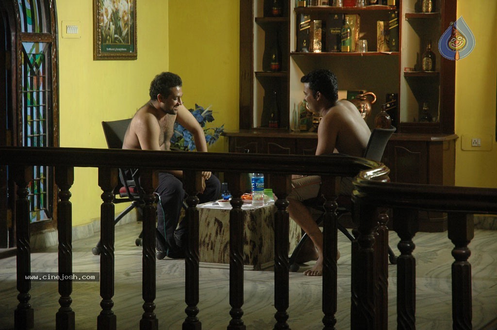 Chudah Chudah Tamil Movie Hot Stills - 55 / 132 photos