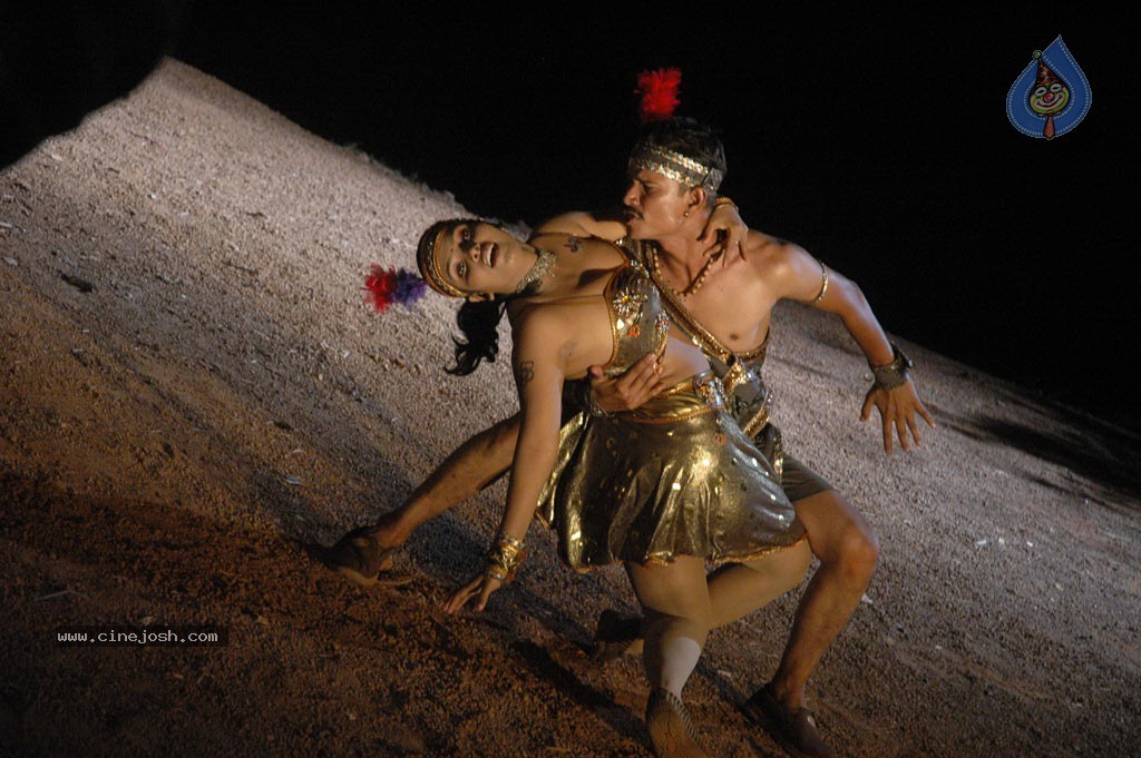 Chudah Chudah Tamil Movie Hot Stills - 60 / 132 photos