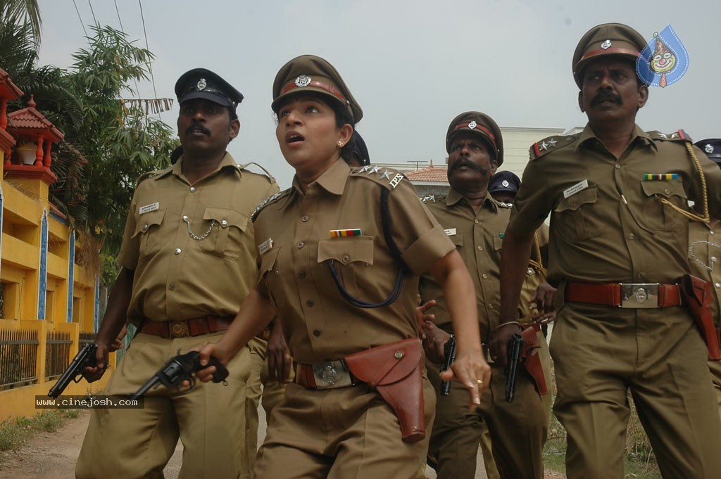 Chudah Chudah Tamil Movie Hot Stills - 116 / 132 photos