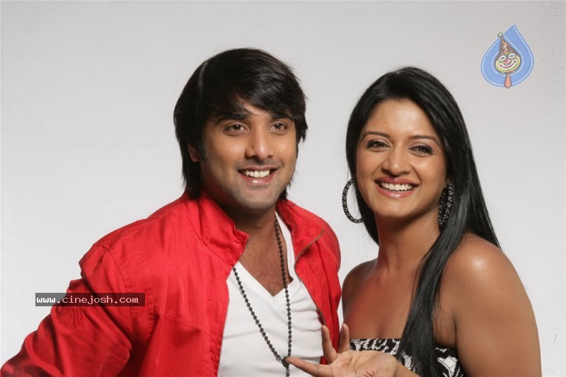 Chukkalanti Ammayi Chakkanaina Abbai Movie Pics - 31 / 36 photos