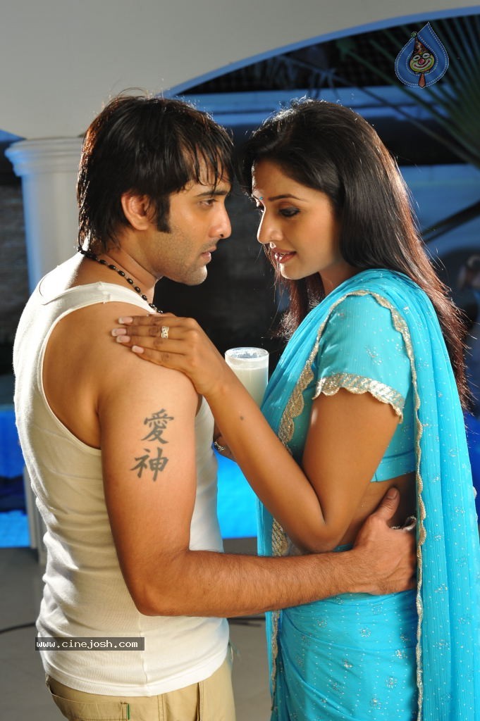 Chukkalanti Ammayi Chakkanaina Abbai Movie Spicy Photos - 39 / 63 photos