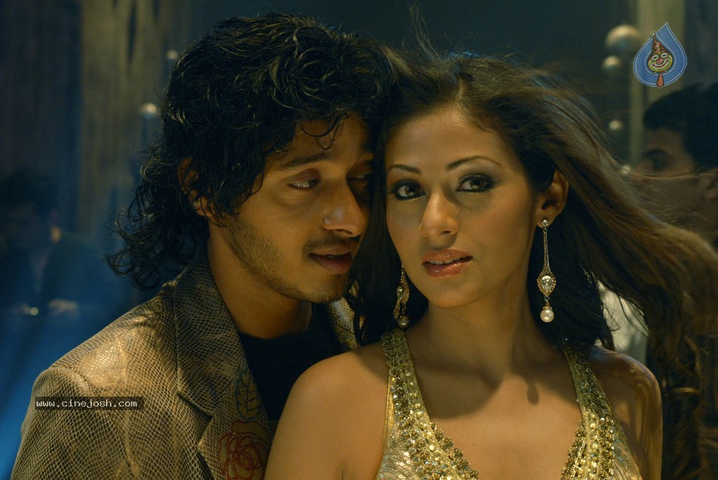 Click 3 Tamil Movie Hot Stills - 1 / 13 photos
