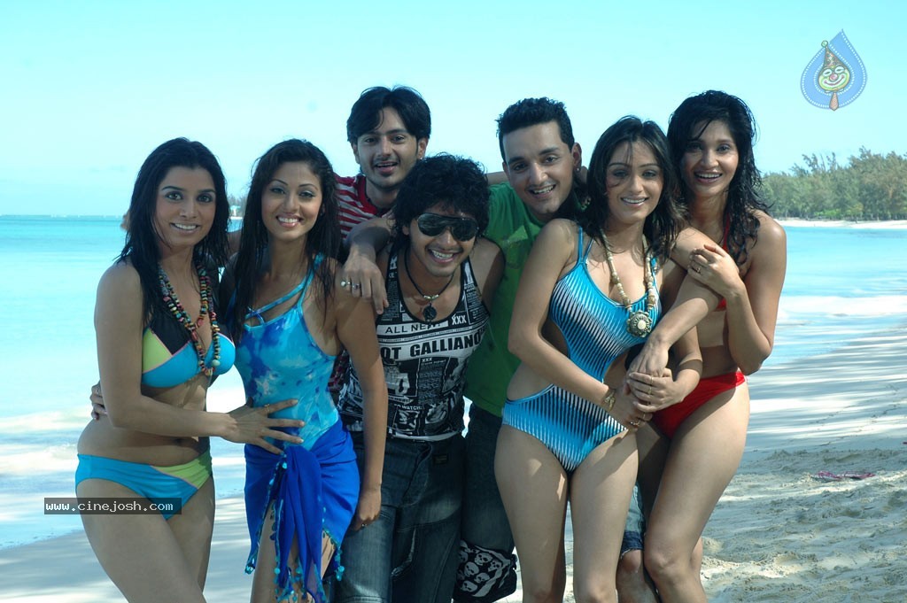 Click 3 Tamil Movie Hot Stills - 4 / 13 photos