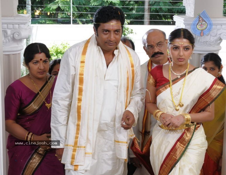 Collector Gari Bharya Movie New Stills - 30 / 56 photos