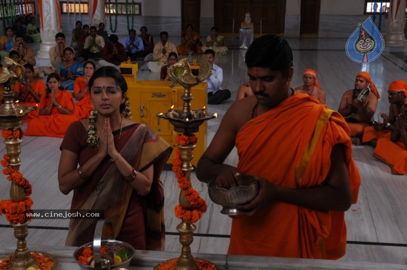 Collector Gari Bharya Movie Stills - 28 / 113 photos