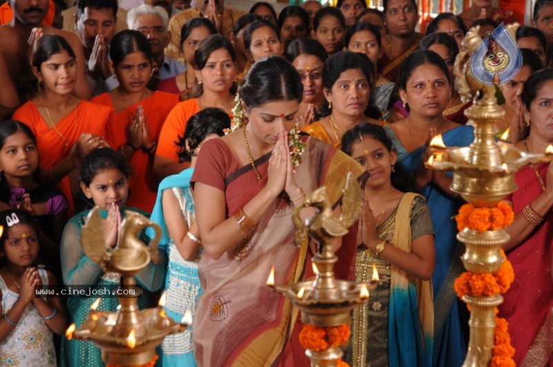 Collector Gari Bharya Movie Stills - 34 / 113 photos