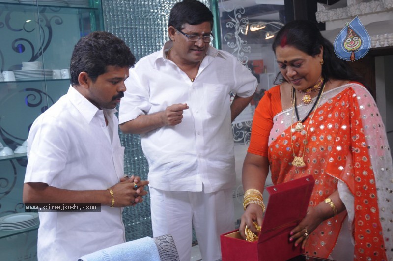 Collector Gari Bharya Movie Stills - 56 / 113 photos
