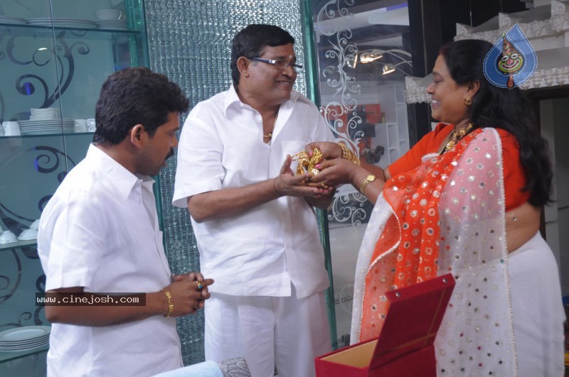 Collector Gari Bharya Movie Stills - 77 / 113 photos