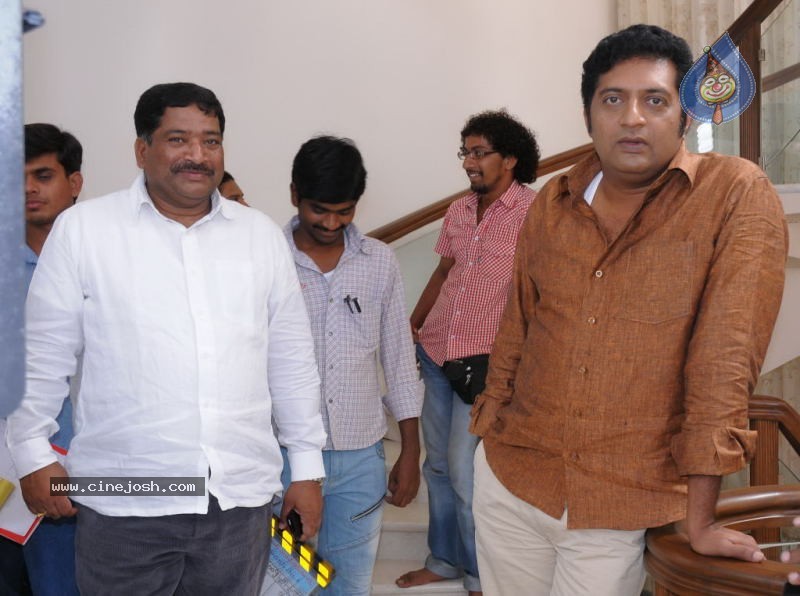 Collector Gari Bharya Movie Working Stills - 1 / 73 photos