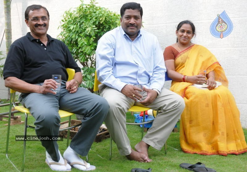 Collector Gari Bharya Movie Working Stills - 38 / 73 photos