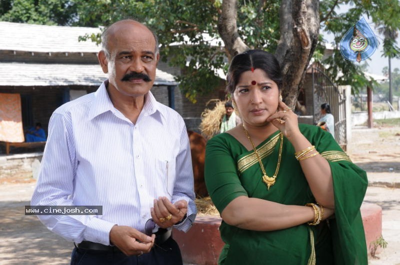 Collector Gari Bharya Movie Working Stills - 40 / 73 photos