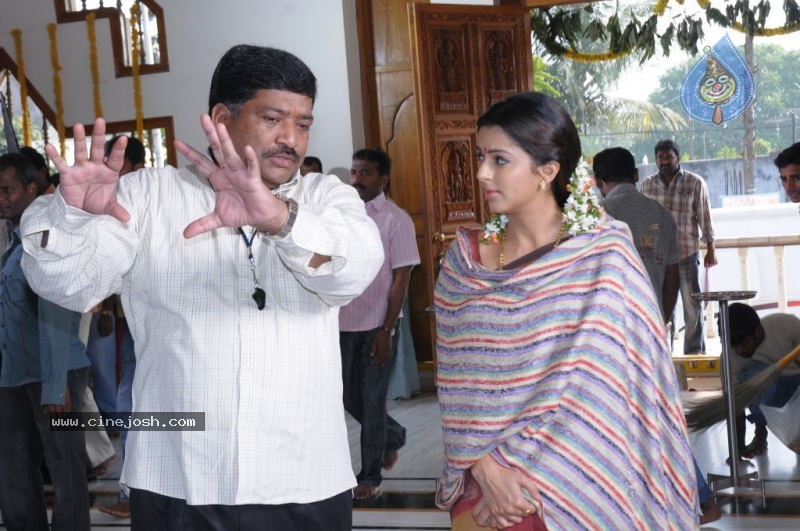 Collector Gari Bharya Movie Working Stills - 54 / 73 photos