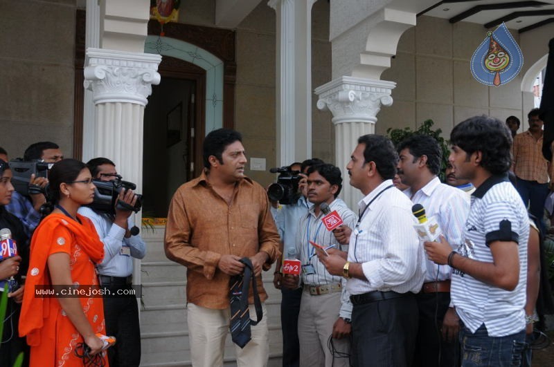 Collector Gari Bharya Movie Working Stills - 64 / 73 photos