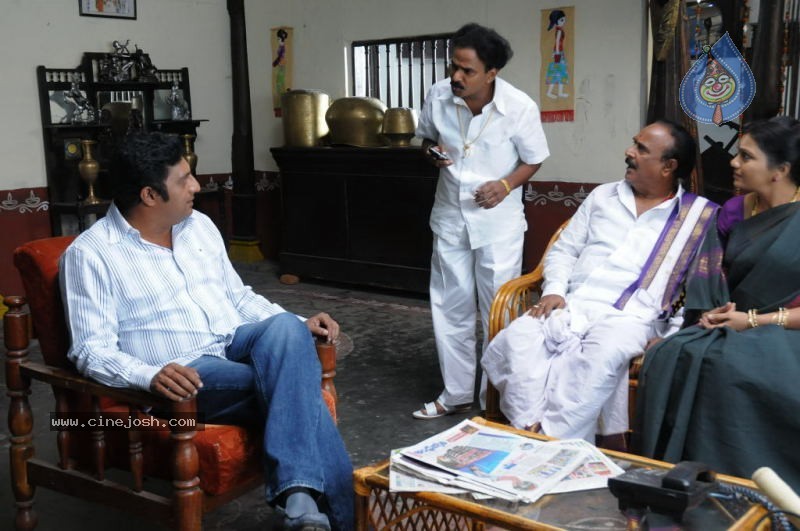 Collector Gari Bharya Movie Working Stills - 70 / 73 photos