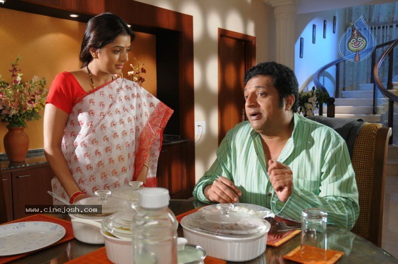 Collector Gari Bharya Movie Working Stills - 73 / 73 photos