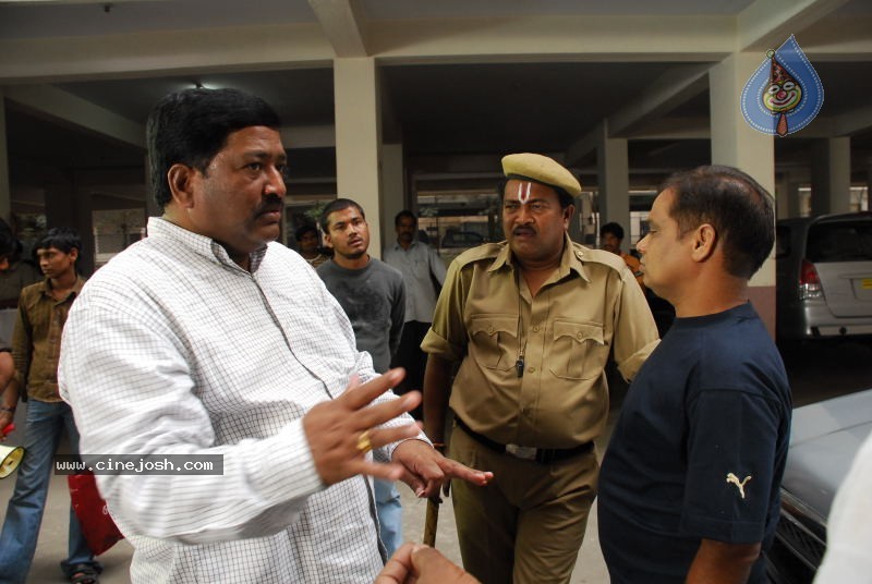 Collector Gari Bharya New Movie Stills - 47 / 72 photos