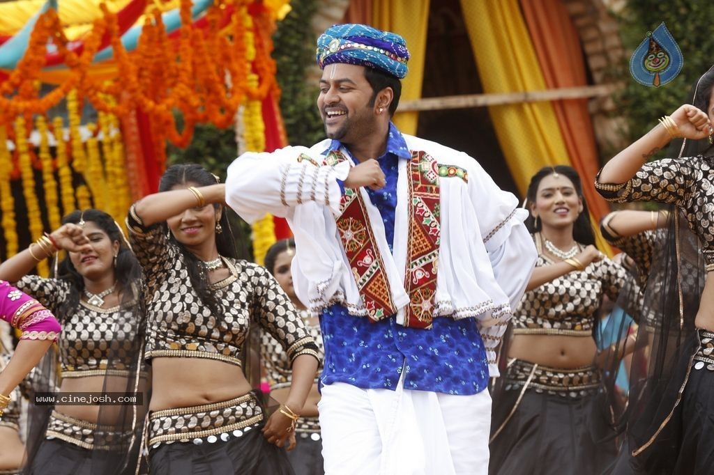 Cousins Movie Gallery - 28 / 39 photos