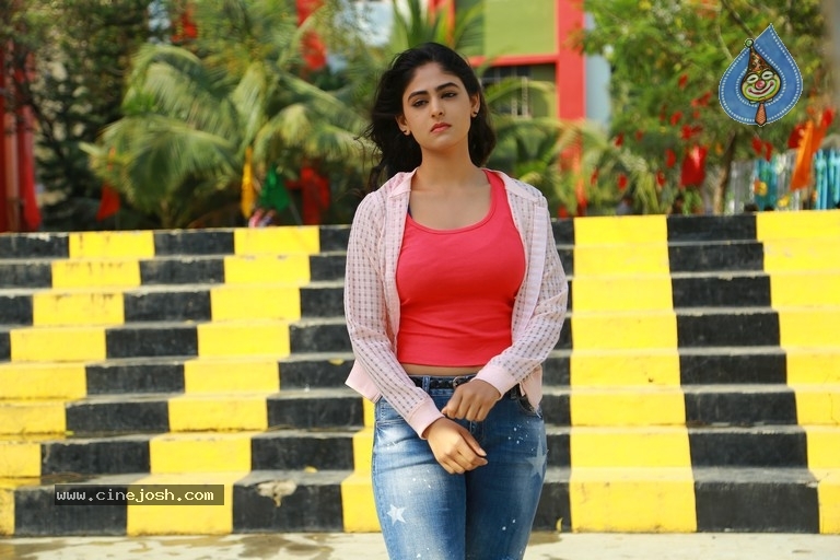 Crazy Crazy Feeling Movie Stills And Working Stills Photos Gallery 3,814 likes · 98 talking about this. crazy crazy feeling movie stills and