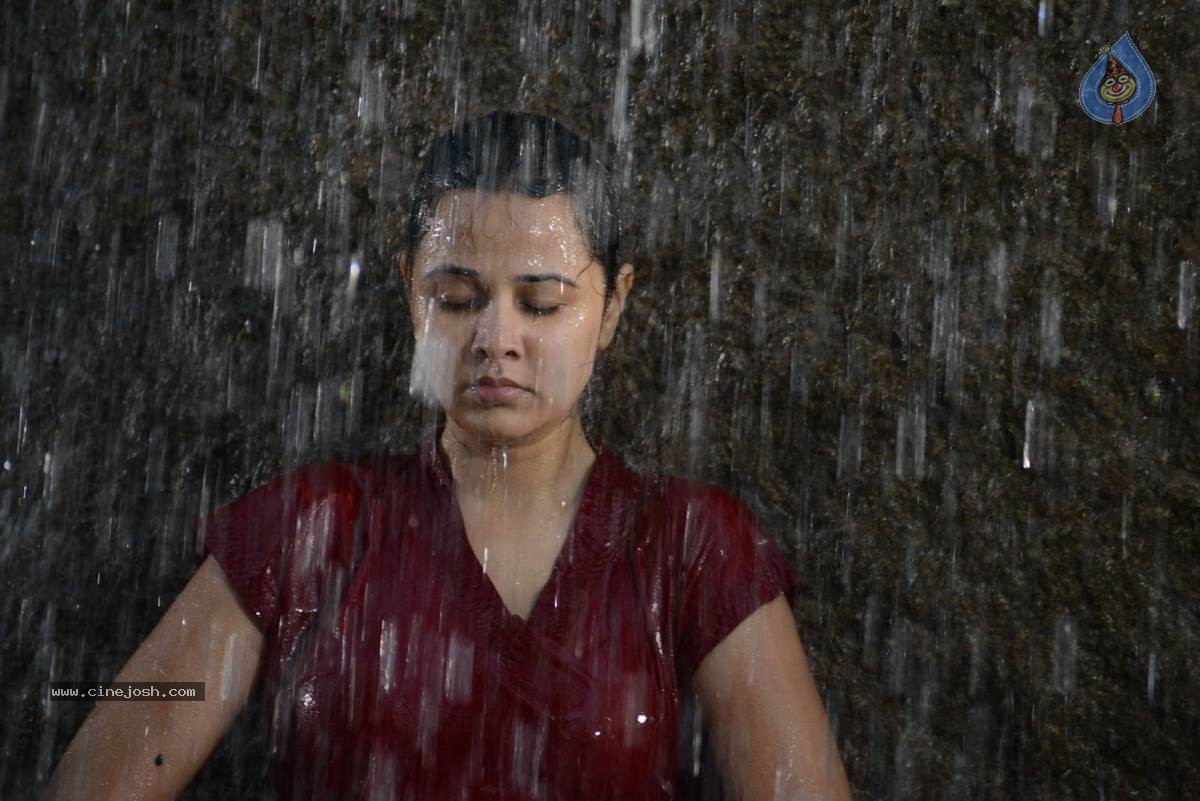 Criminals Movie Stills n Walls - 1 / 50 photos