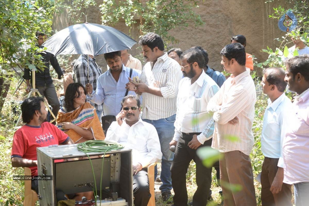 Criminals Movie Stills n Walls - 19 / 50 photos
