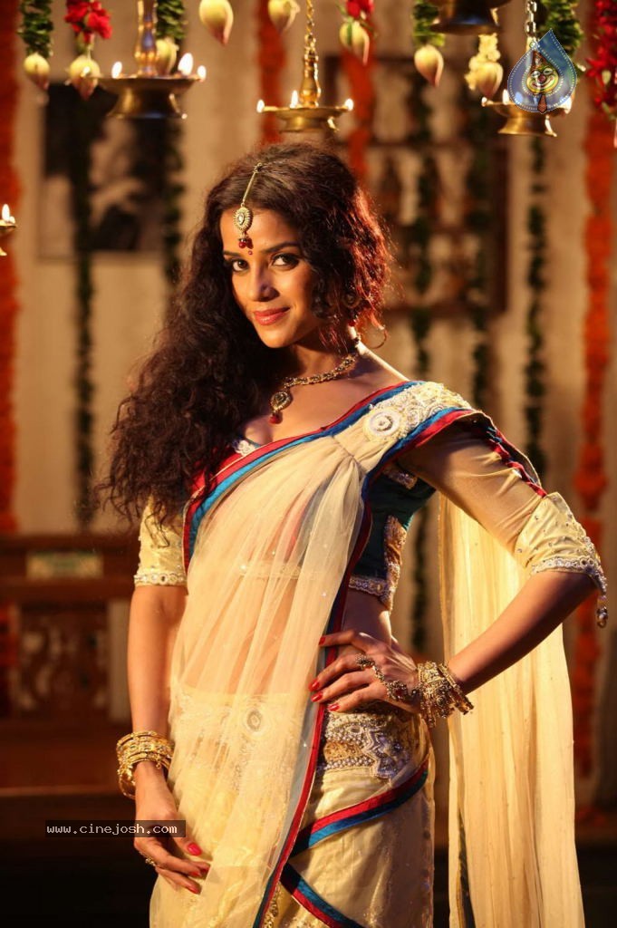 Dalam Movie New Stills - 9 / 55 photos