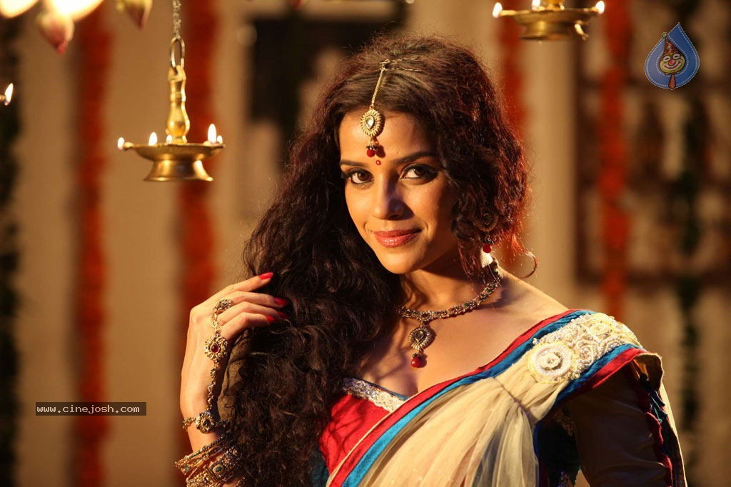 Dalam Movie New Stills - 30 / 55 photos
