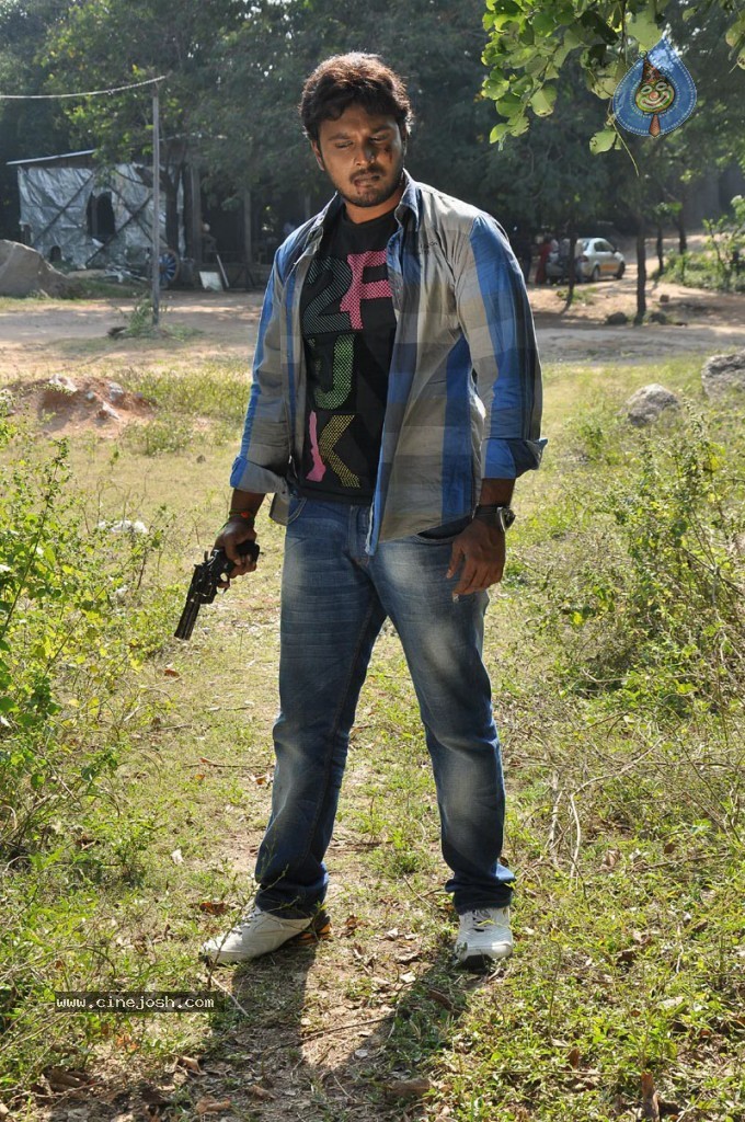 Deel Movie New Stills - 18 / 40 photos