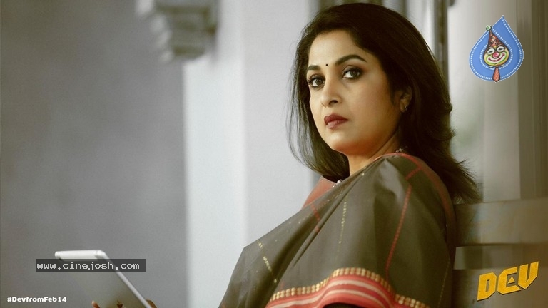 Dev Movie Stills - 1 / 4 photos