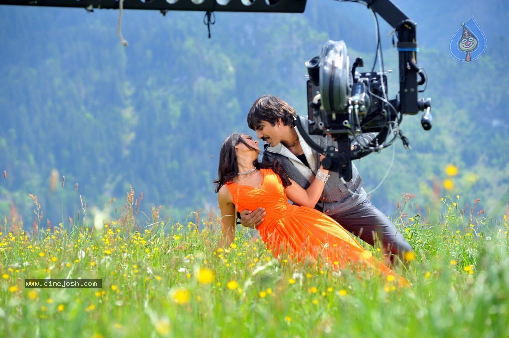 Devudu Chesina Manushulu Movie Stills - 29 / 50 photos