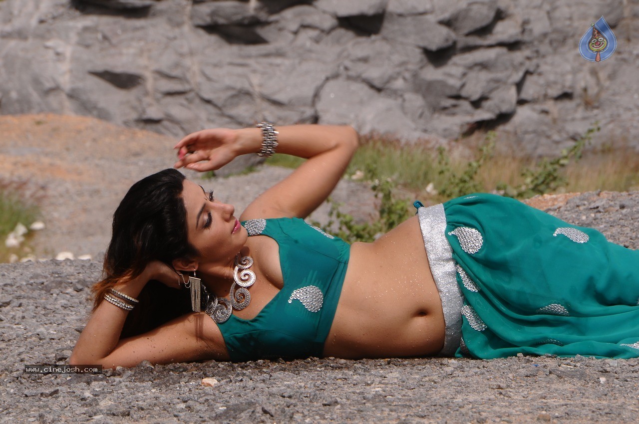 Dhee Ante Dhee Movie New Photos - 12 / 65 photos