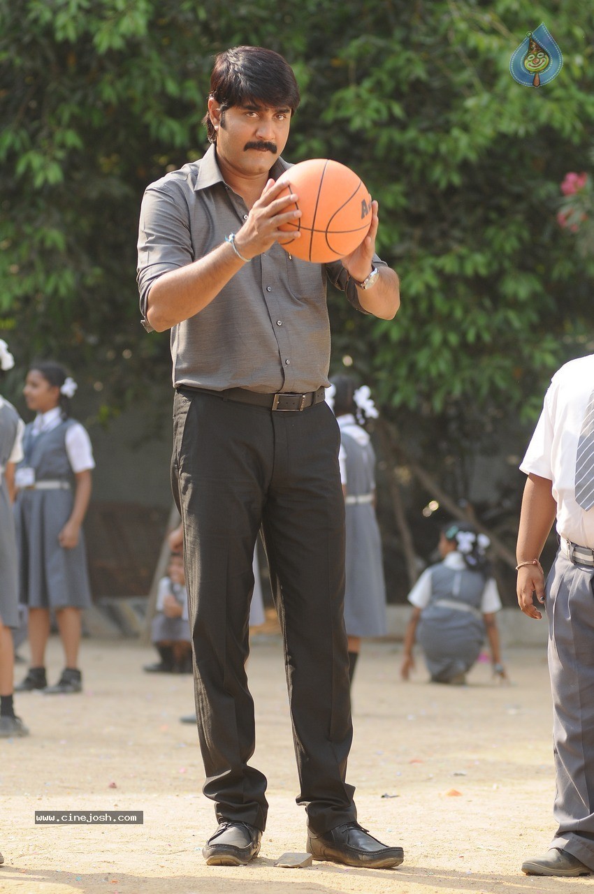 Dhee Ante Dhee Movie New Photos - 42 / 65 photos