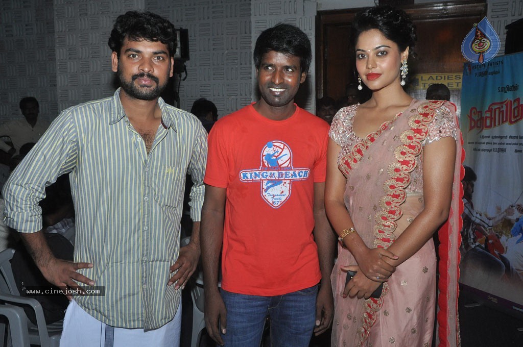 Dhesingu Raja Tamil Movie Photos - 80 / 101 photos