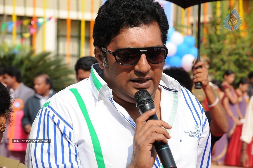 Dhoni Movie Latest Stills - 52 / 86 photos