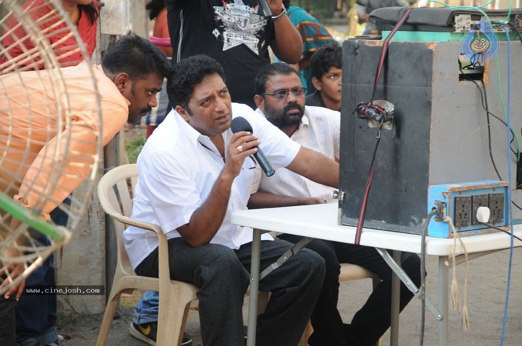 Dhoni Movie Working Stills - 1 / 37 photos