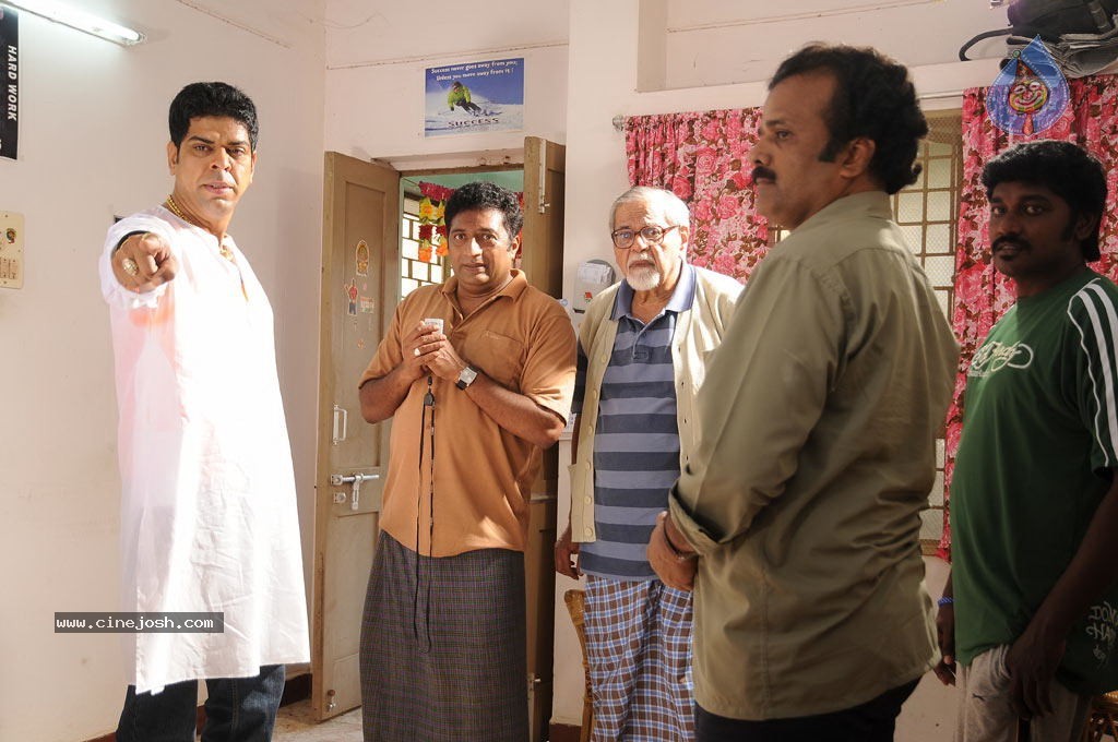 Dhoni Movie Working Stills - 3 / 37 photos