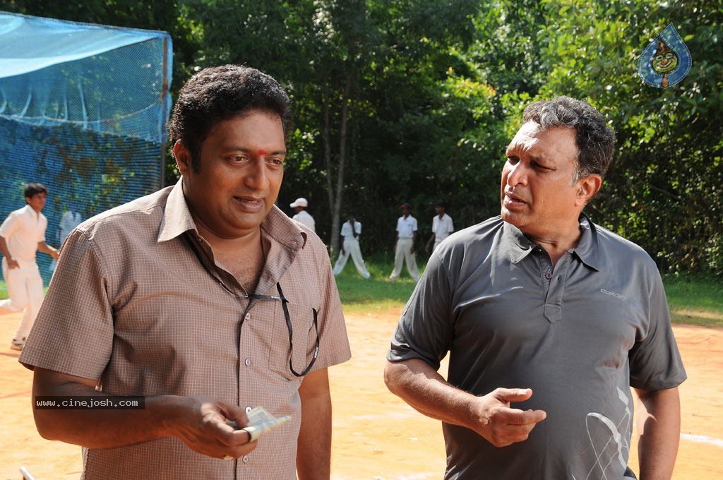 Dhoni Movie Working Stills - 6 / 37 photos